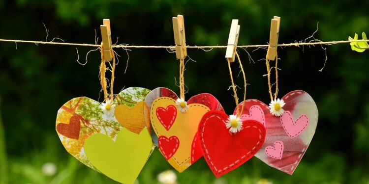 11 paper heart ornamnets tutorial