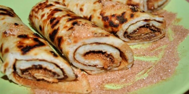 apple pancake with cinnamon