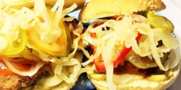 burger with veggie pickles