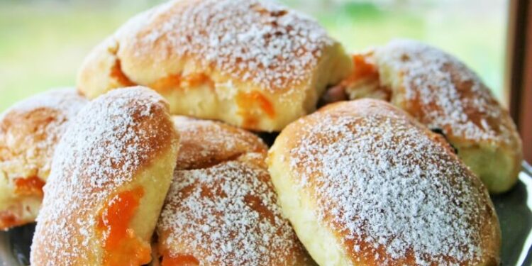dinner roll with apricot jam