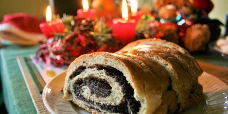 poppy seed roll mákos beigli