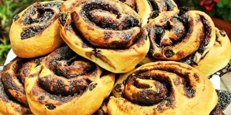 Chocolate Rolls with Raisins