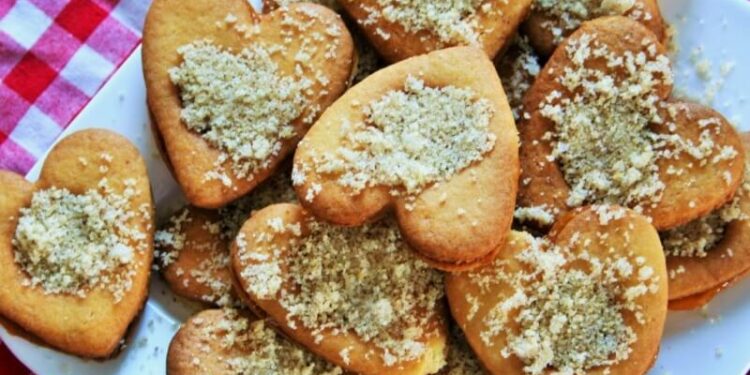 Linzer with Apricot Jam