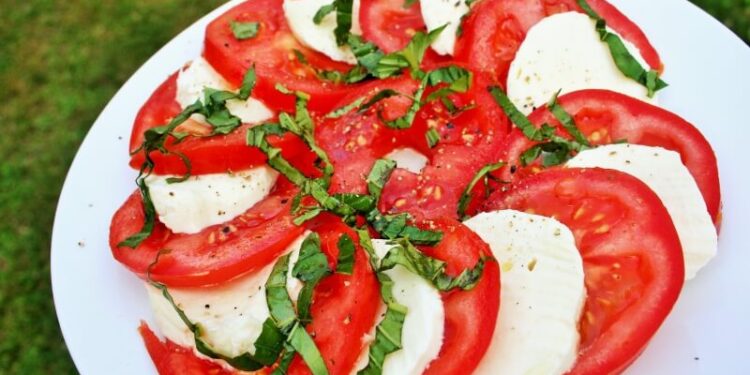 Tomato Mozzarella Salad (Insalata Caprese)