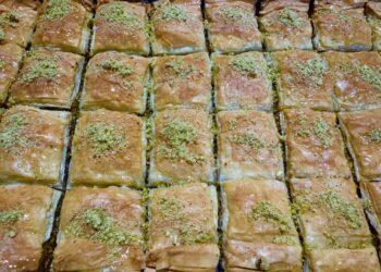 homemade pistachio baklava